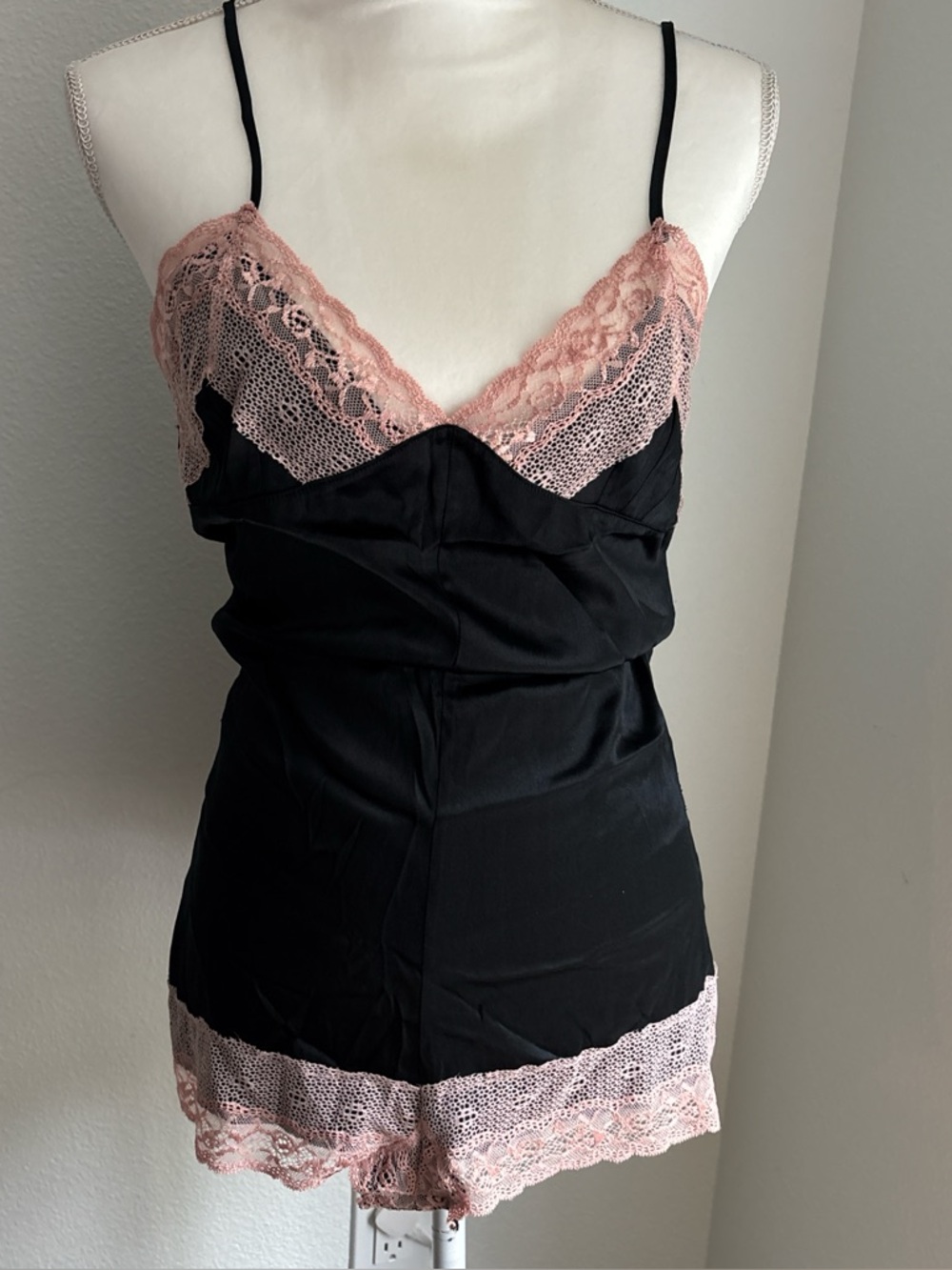 Vintage Mary Green medium 95% silk pink lace trim and black teddy NWT